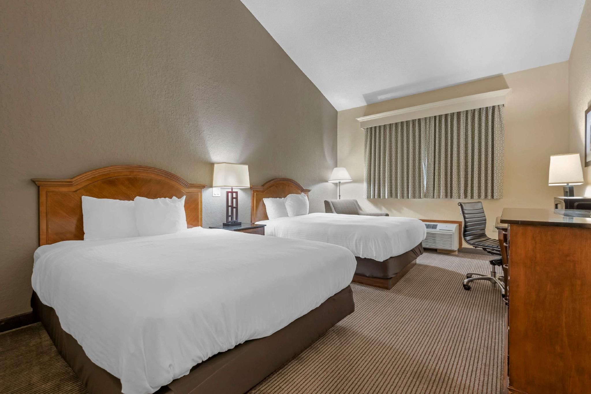 2 queen beds, nonsmoking