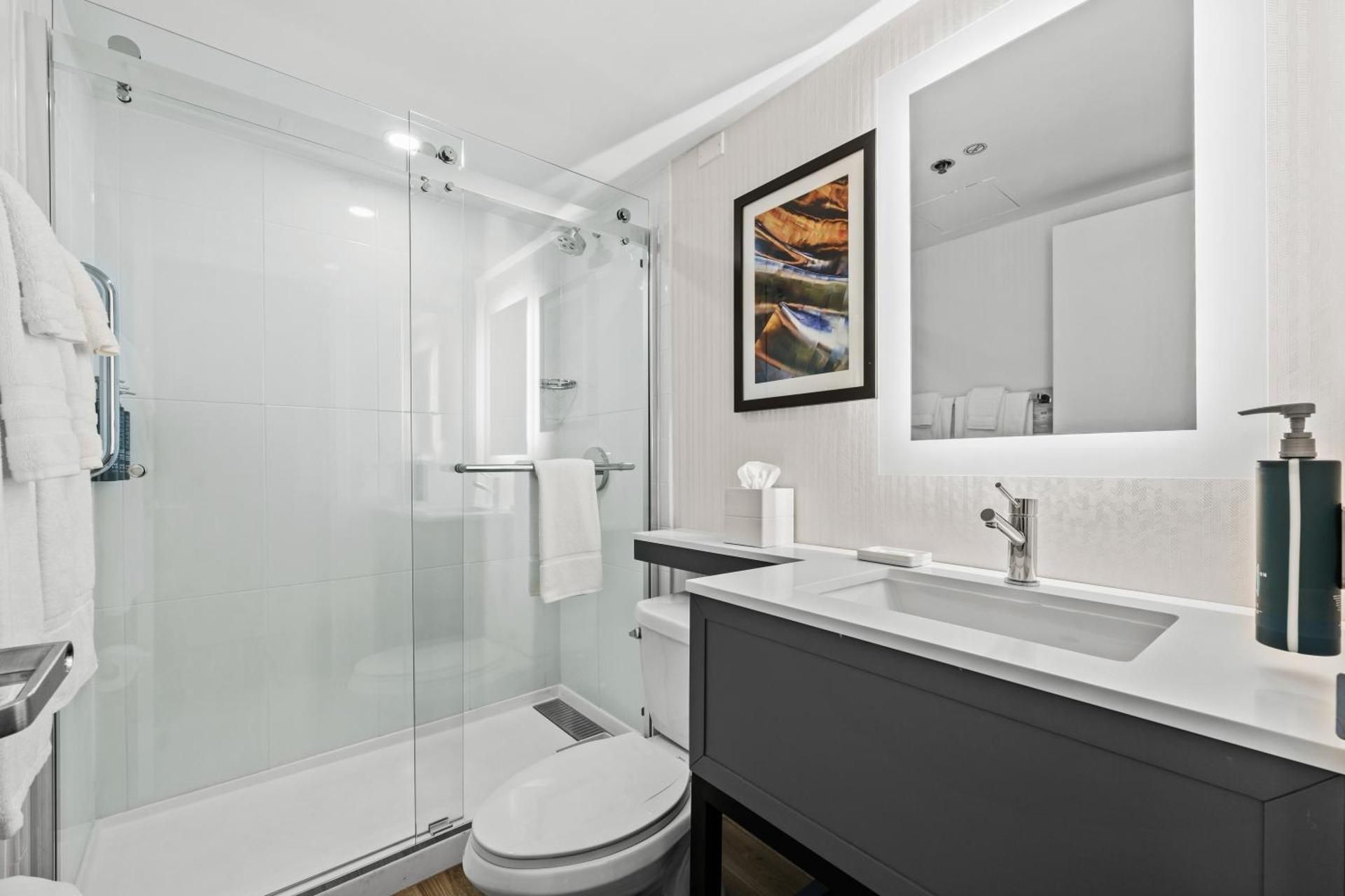 undefined DoubleTree by Hilton New York JFK Airport 3