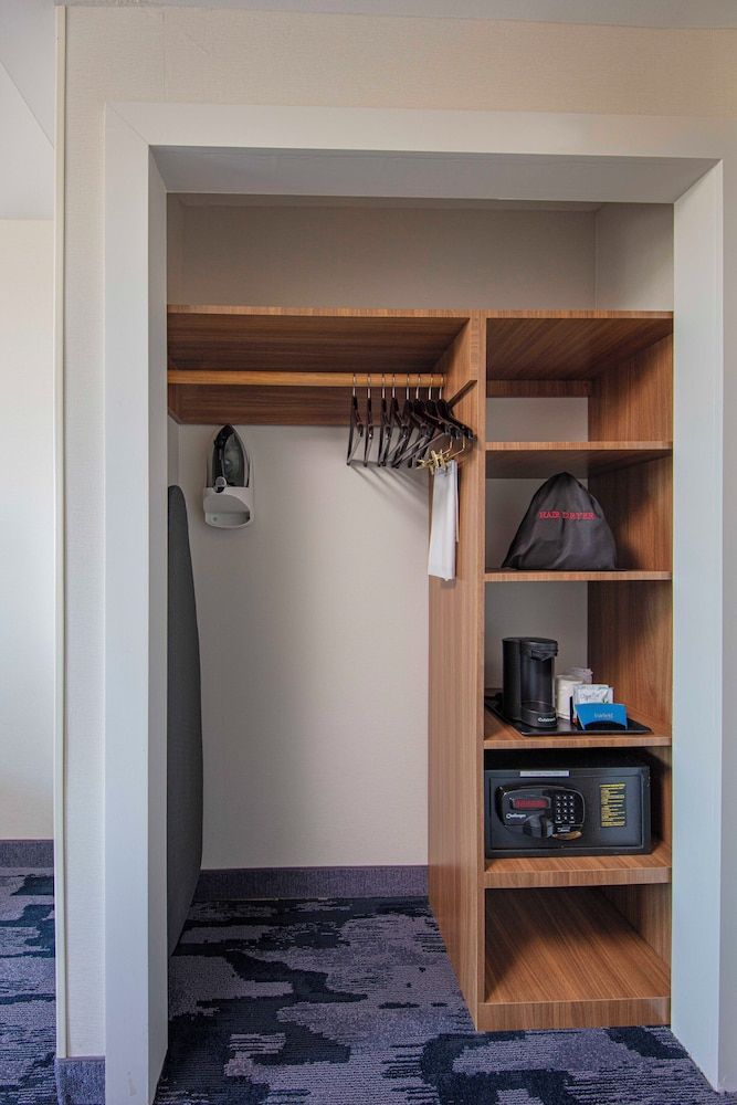 Fairfield Inn by Marriott JFK Airport Room, 1 King Bed 3