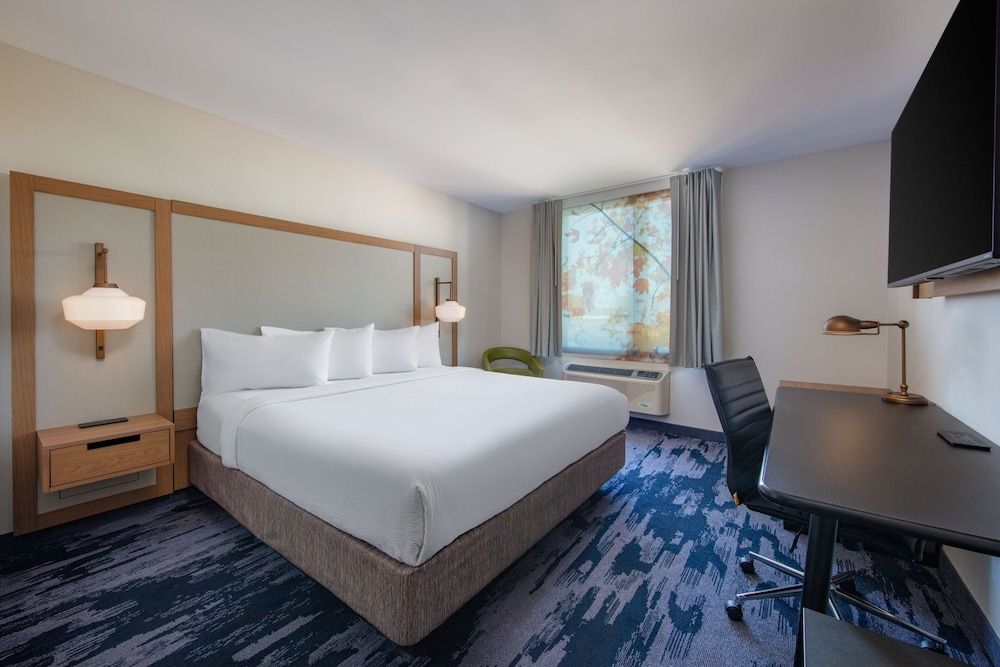 Fairfield Inn by Marriott JFK Airport Room, 1 King Bed