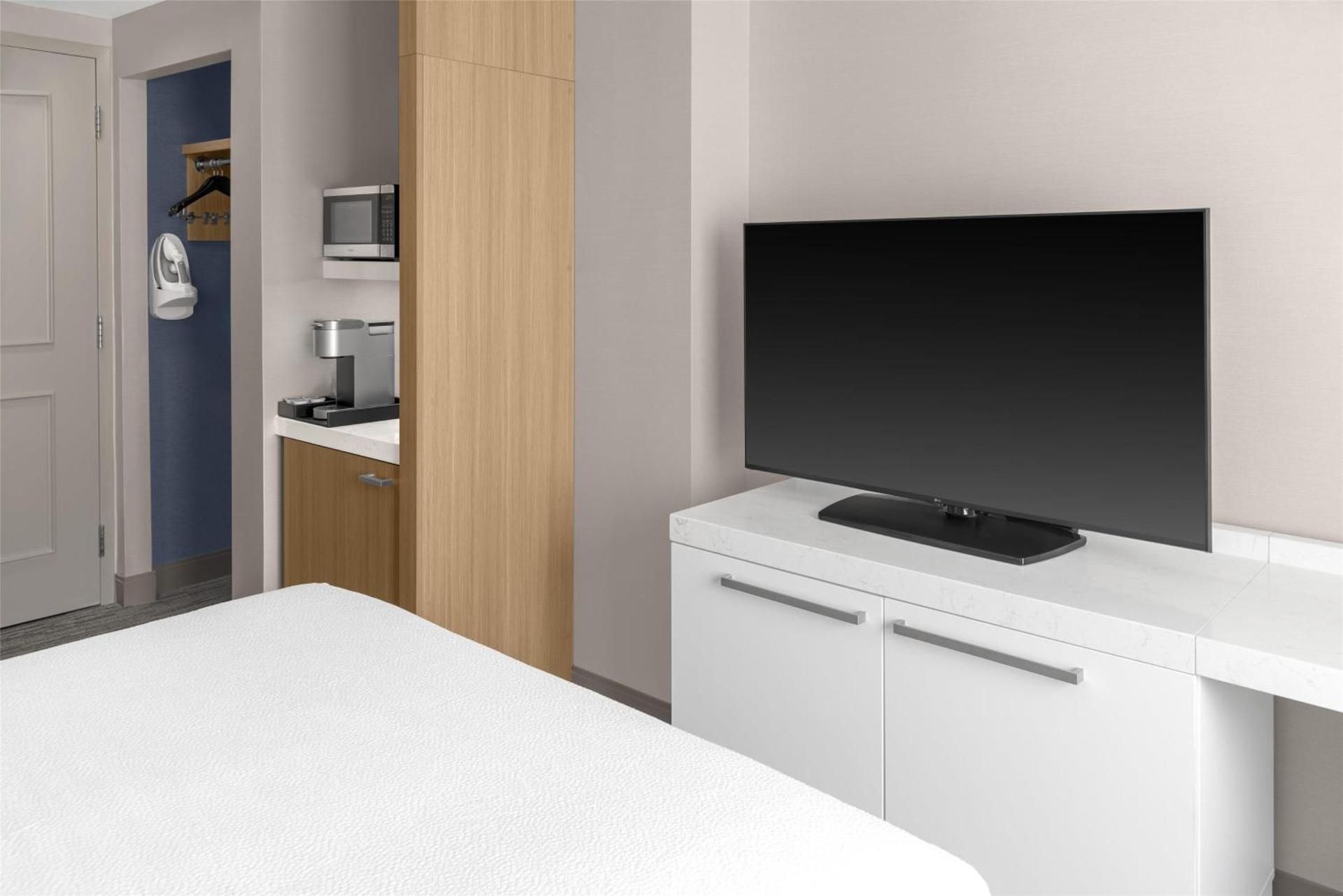 undefined Hilton Garden Inn Queens/JFK Airport 5