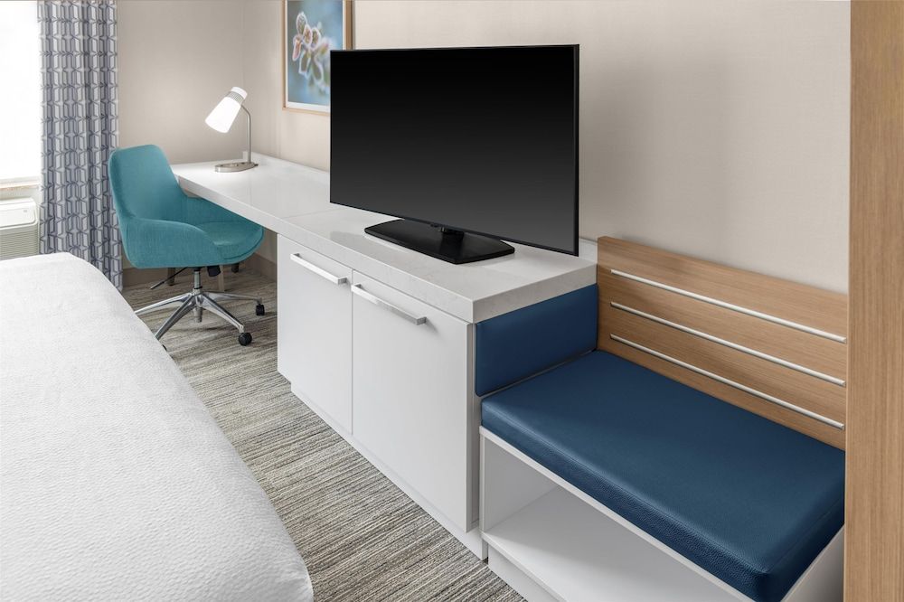 Hilton Garden Inn Queens/JFK Airport Standard Room 15