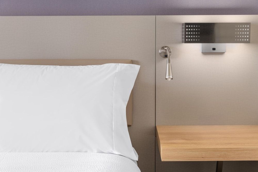 Hilton Garden Inn Queens/JFK Airport Standard Room 7