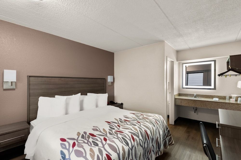 Standard Room, 1 King Bed (Smoke Free)