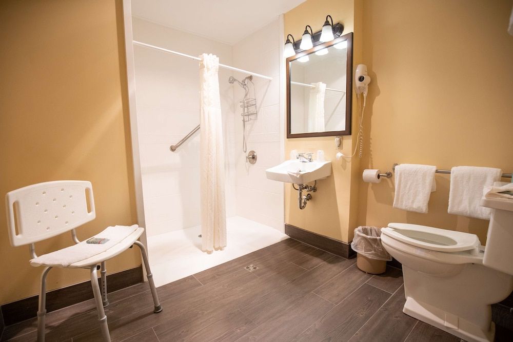 Best Western of Lake George Standard Room, 1 Double Bed, Accessible, Non Smoking 8