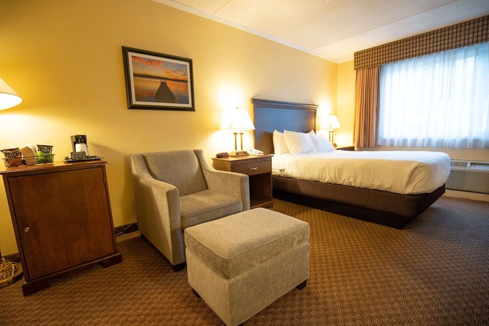 Best Western of Lake George Standard Room, 1 Double Bed, Accessible, Non Smoking (Walk-in Shower) 4