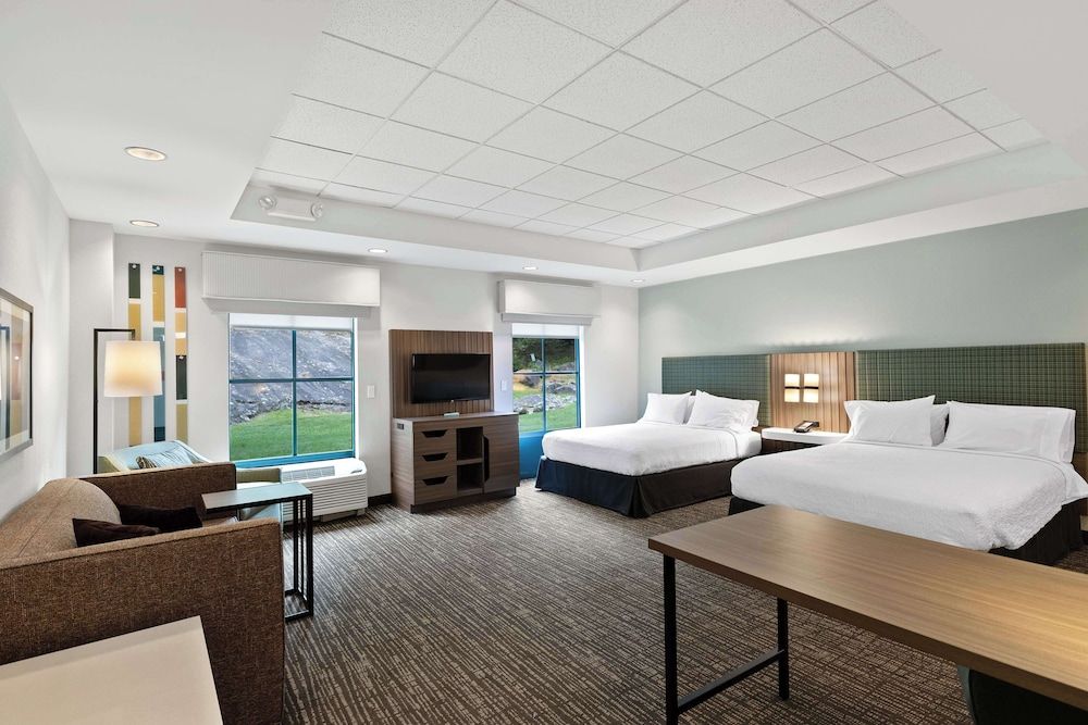 Room, 2 Queen Beds, Accessible, Non Smoking (Roll-In Shower)