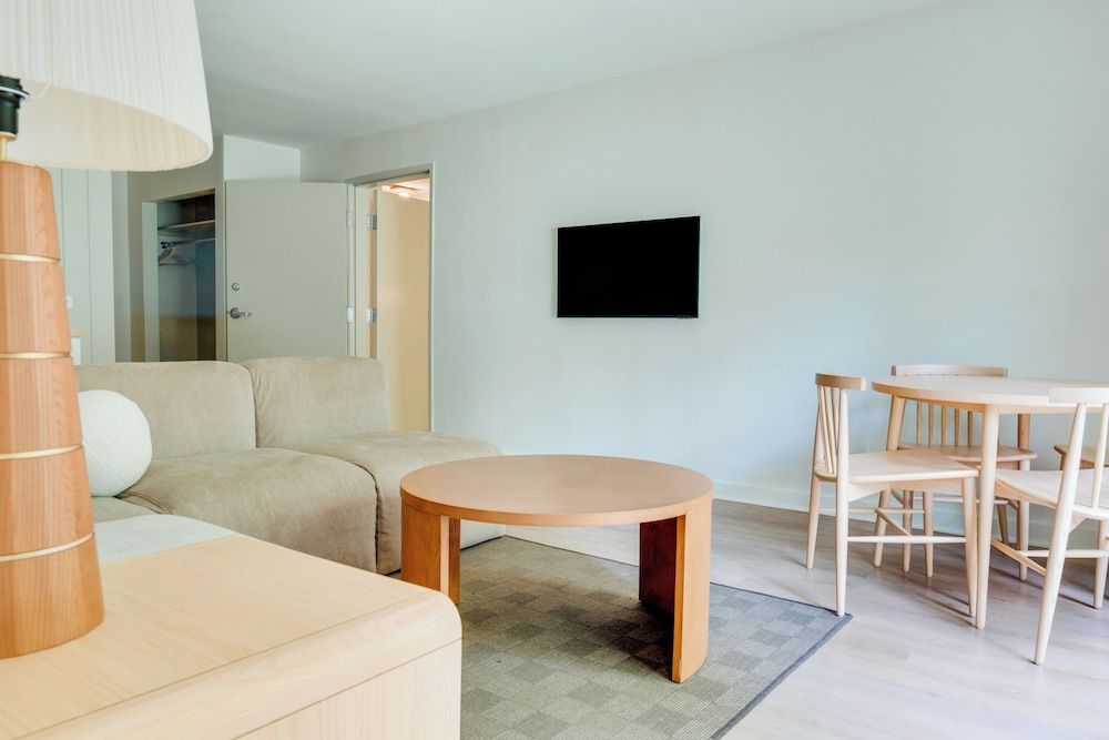 Bluebird Lake Placid Party Friends Suite 6