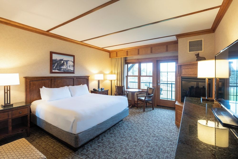 Premium Room, 1 King Bed, Jetted Tub, Lake View