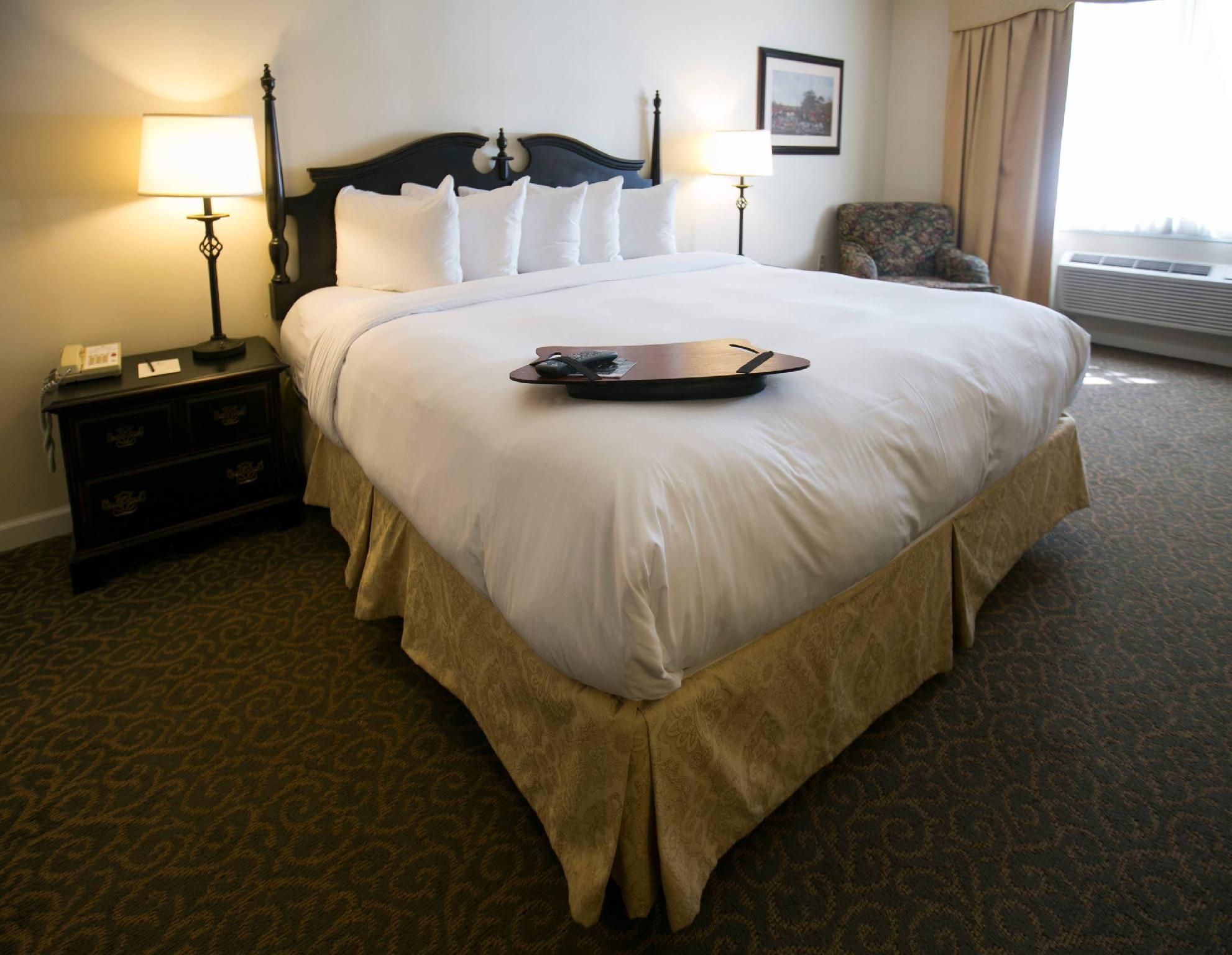 1 King Bed, Nonsmoking