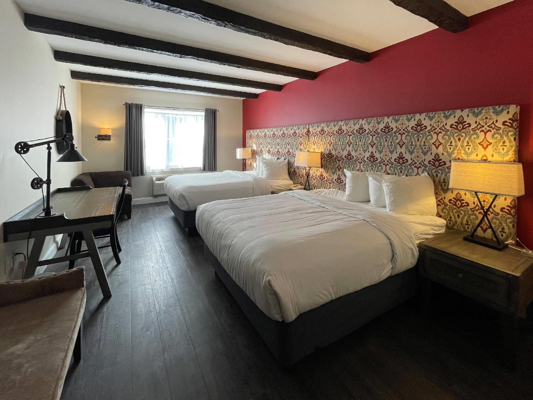 2 Queen Beds, Nonsmoking, Upgrade