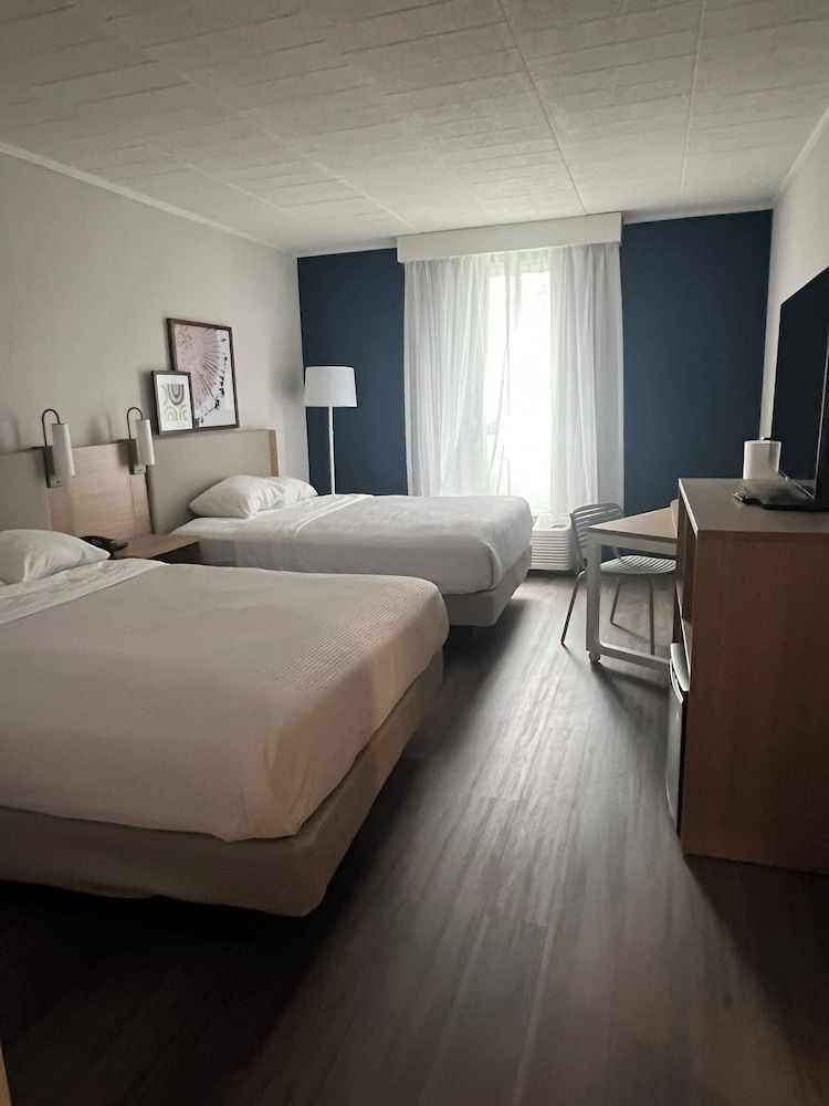 Lockport Hotel Standard Room, 2 Queen Beds 3