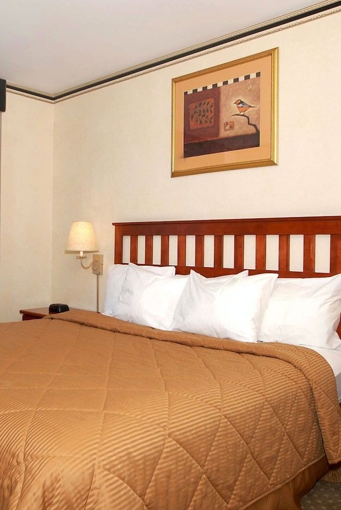 undefined Crescent Hotel