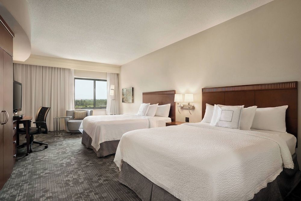 Room, 2 Queen Beds, Non Smoking (Mobility/Hearing Accessible, Tub)