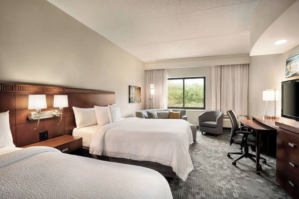Room, 2 Queen Beds, Non Smoking (Mobility/Hearing Accessible, Tub)