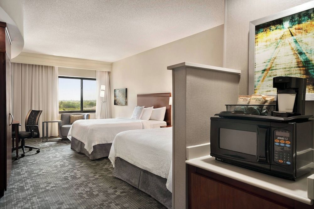 Room, 2 Queen Beds, Non Smoking (Hearing Accessible)