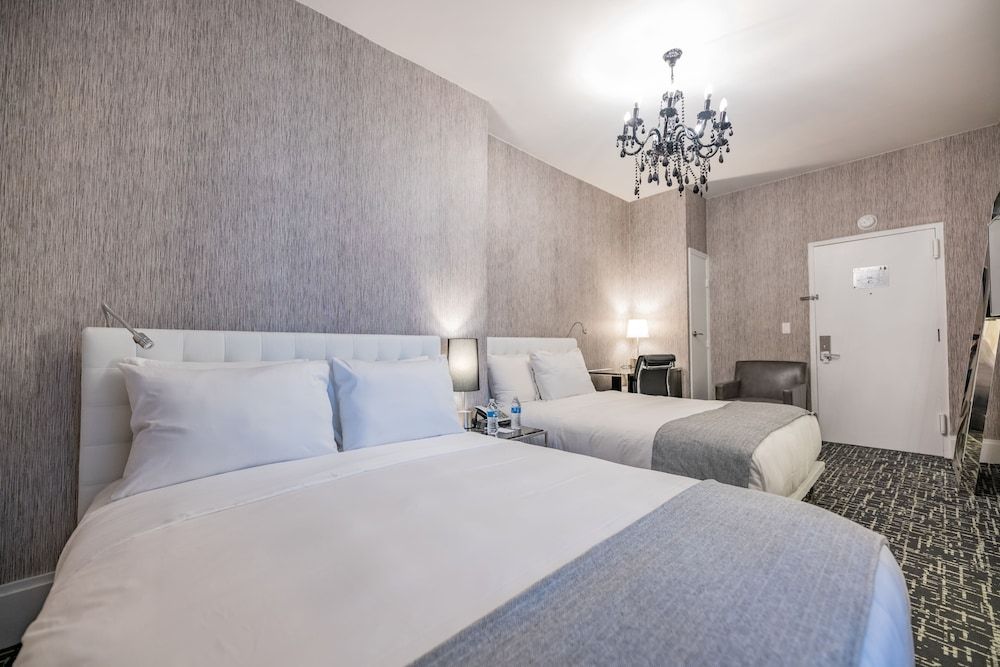 undefined Square Hotel at Times Square 10