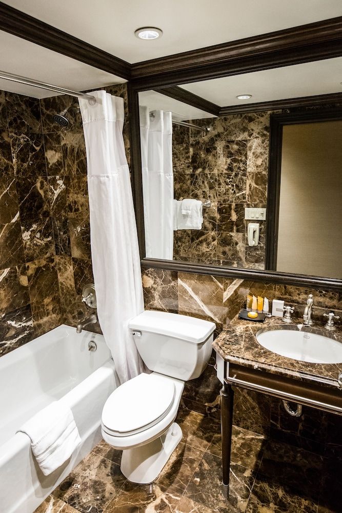 Deluxe Room, 1 Queen Bed
