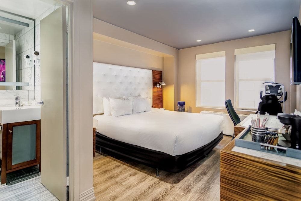 The Gallivant Times Square Room, Accessible 2