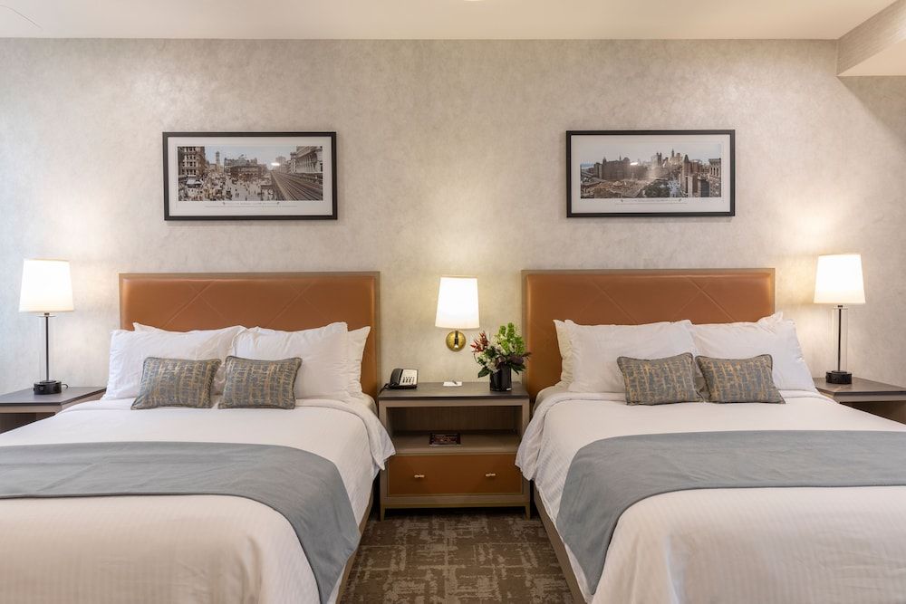 Broadway Plaza Hotel Deluxe Room, 2 Queen Beds 3