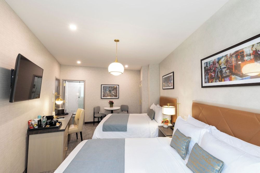 Broadway Plaza Hotel Deluxe Room, 2 Queen Beds 7