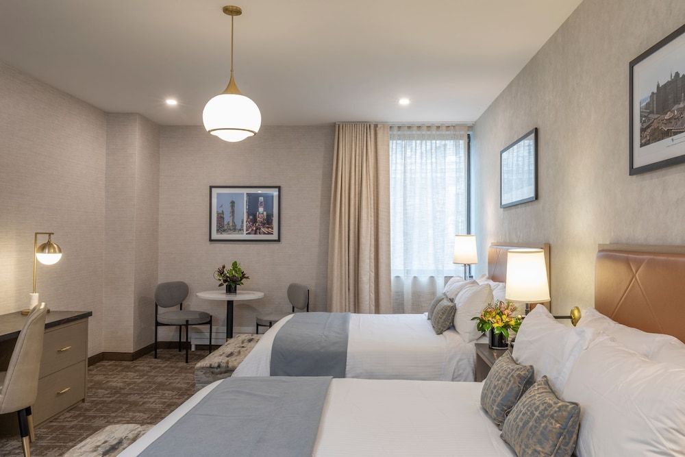 Broadway Plaza Hotel Deluxe Room, 2 Queen Beds 2