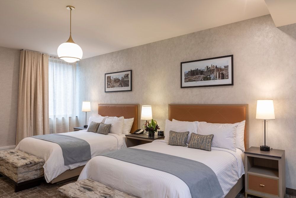 Broadway Plaza Hotel Deluxe Room, 2 Queen Beds