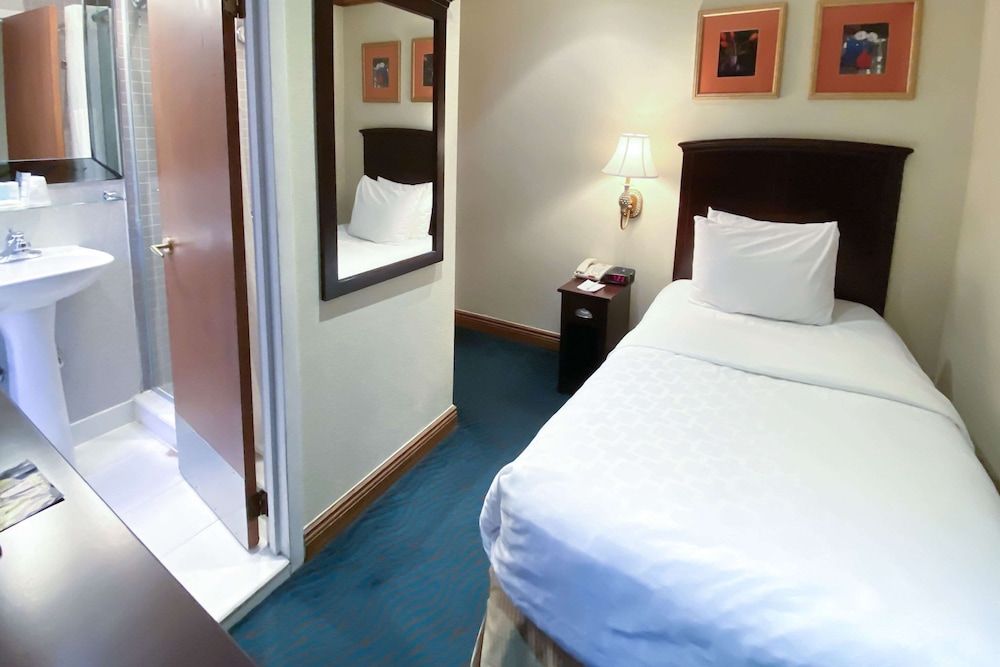 Clarion Hotel Park Avenue Standard Twin Room, 1 Twin Bed, Non Smoking 6
