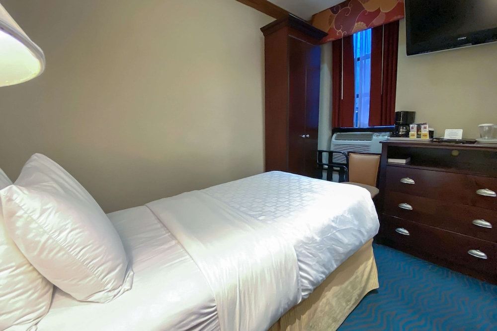 Clarion Hotel Park Avenue Standard Twin Room, 1 Twin Bed, Non Smoking 4