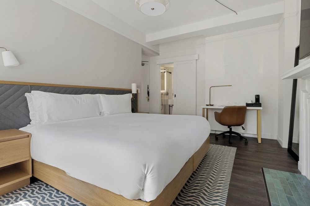 Standard Room, 1 King Bed (Newly Renovated)