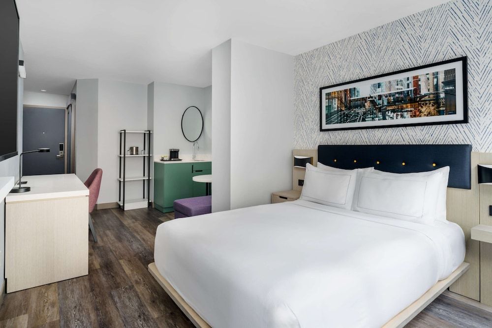Deluxe Room, 1 Queen Bed