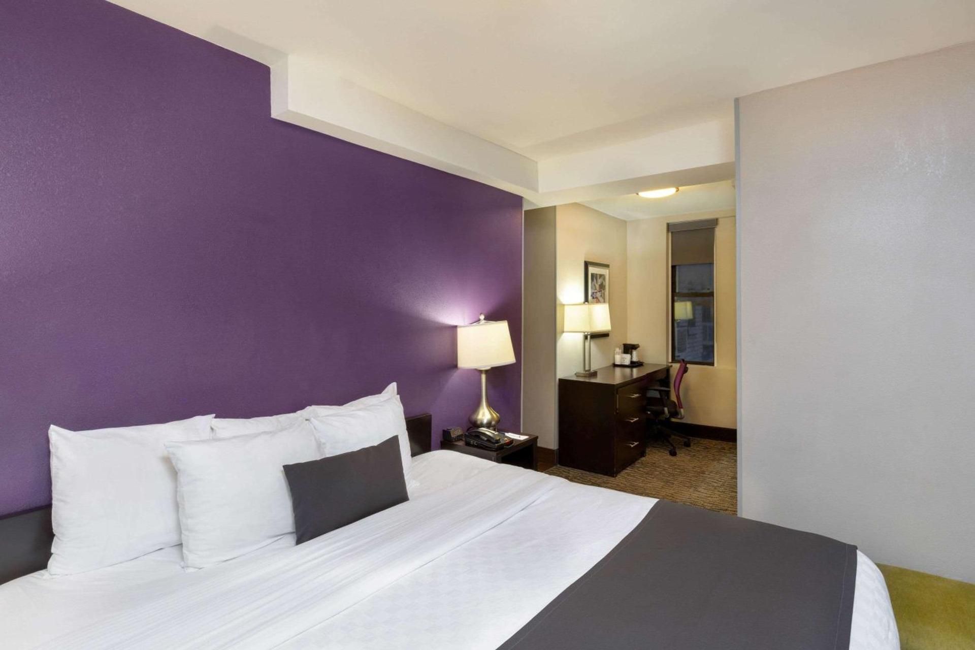 undefined La Quinta Inn & Suites by Wyndham New York City Central Park 6