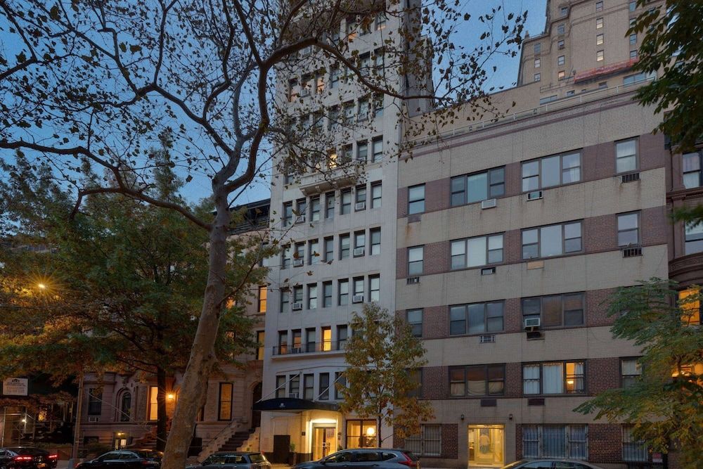 undefined La Quinta Inn & Suites by Wyndham New York City Central Park 4