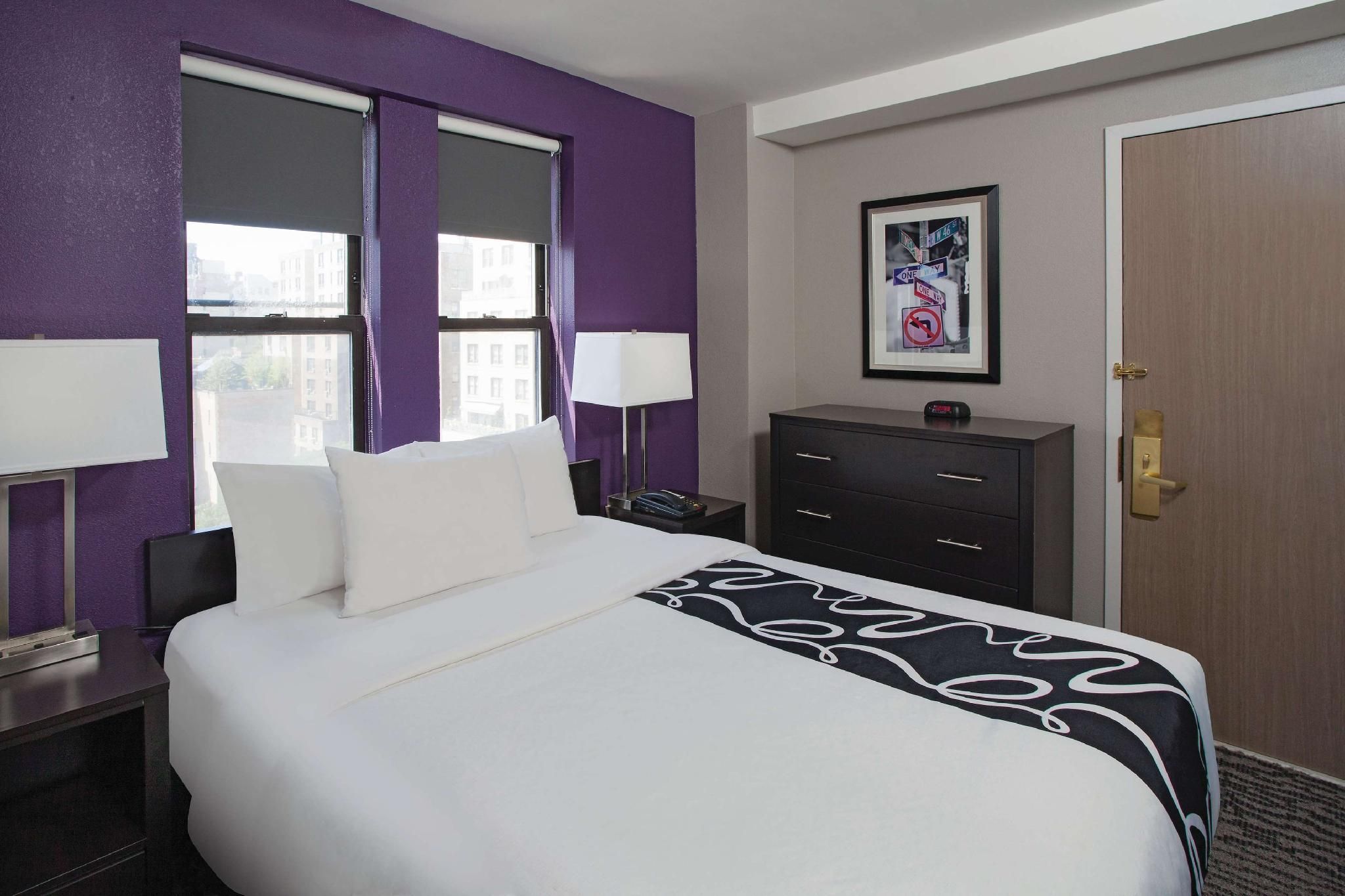 undefined La Quinta Inn & Suites by Wyndham New York City Central Park 10
