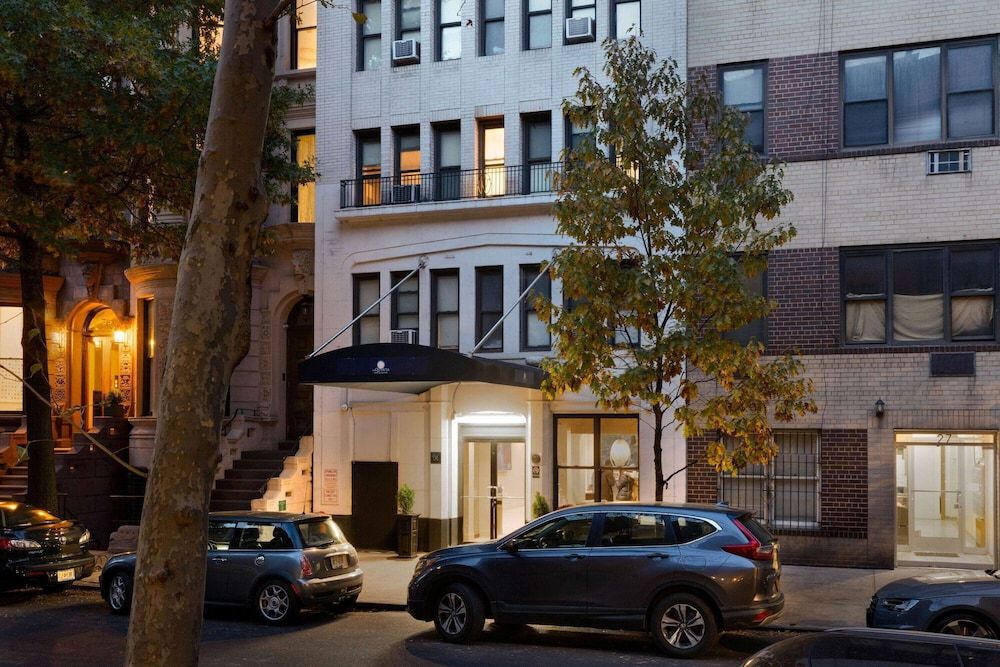 undefined La Quinta Inn & Suites by Wyndham New York City Central Park 3