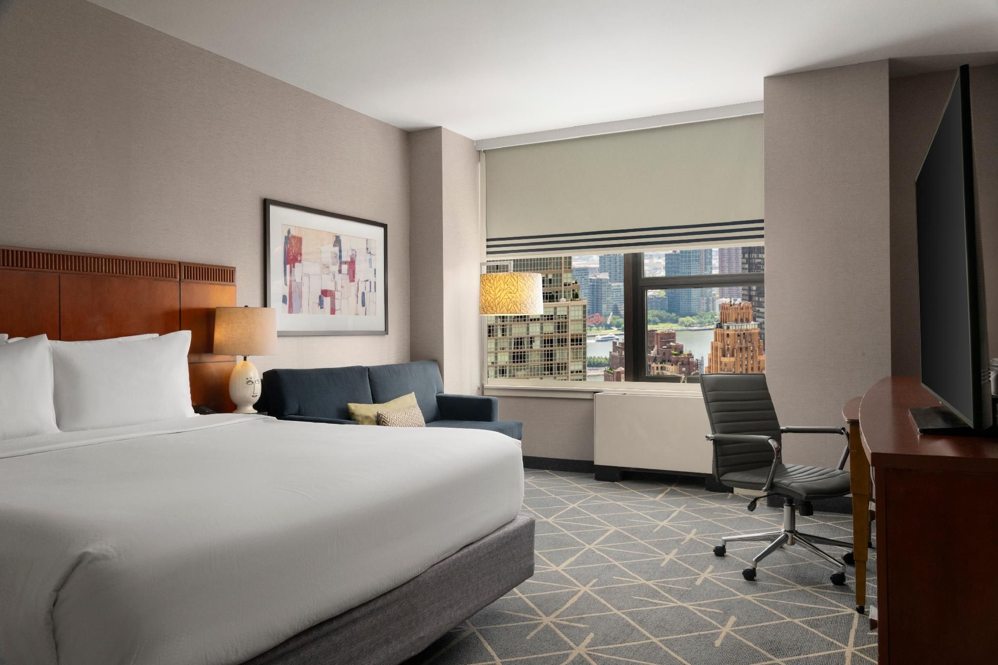 350 SqFt Deluxe King Room, Guest room, 1 King, Sofa bed