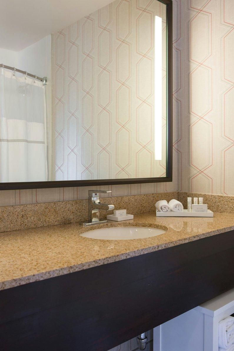 Junior King Suite, Suite, 1 King, Corner room