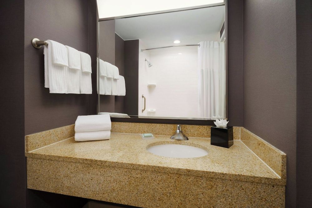 undefined Courtyard by Marriott New York Manhattan/Upper East Side 8