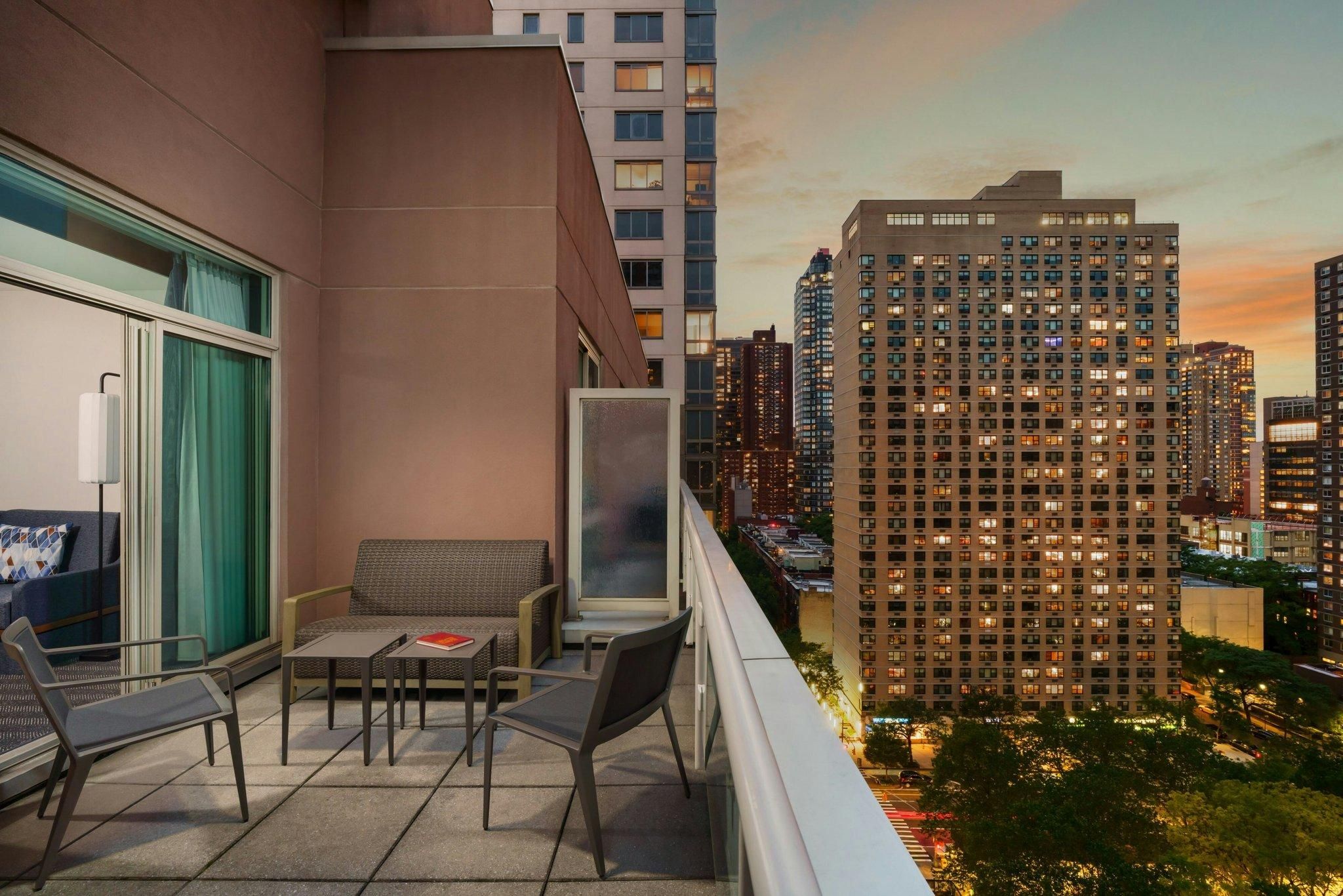 1 Bedroom Executive Suite, 1 King, Sofa bed, Balcony
