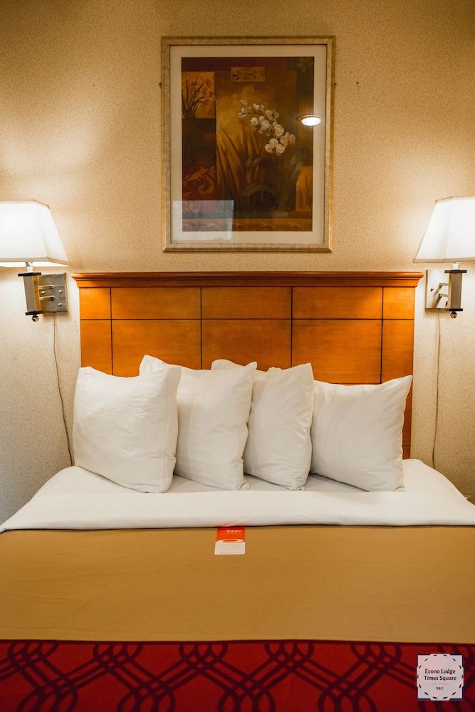undefined Econo Lodge Times Square 5