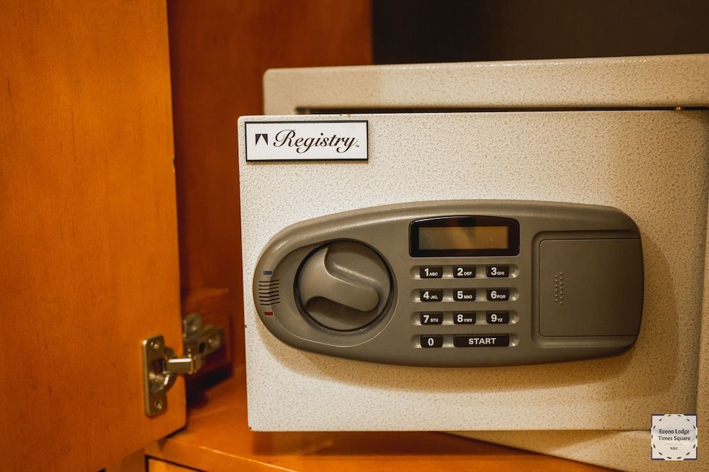 undefined Econo Lodge Times Square 9