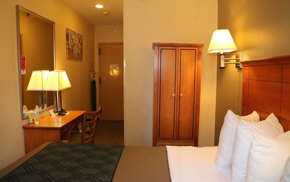 undefined Econo Lodge Times Square 6