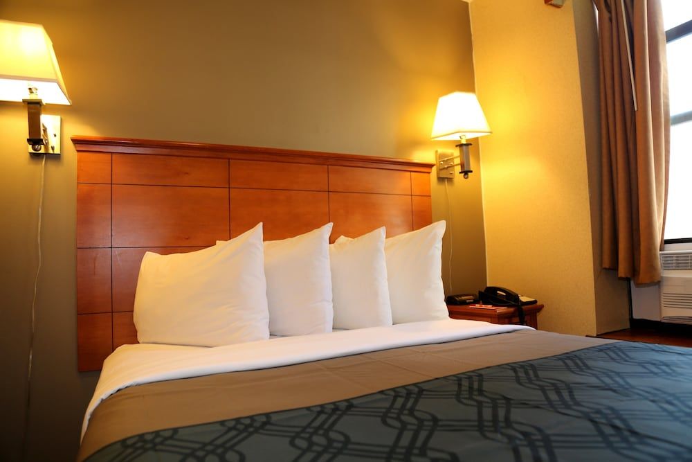 undefined Econo Lodge Times Square 7