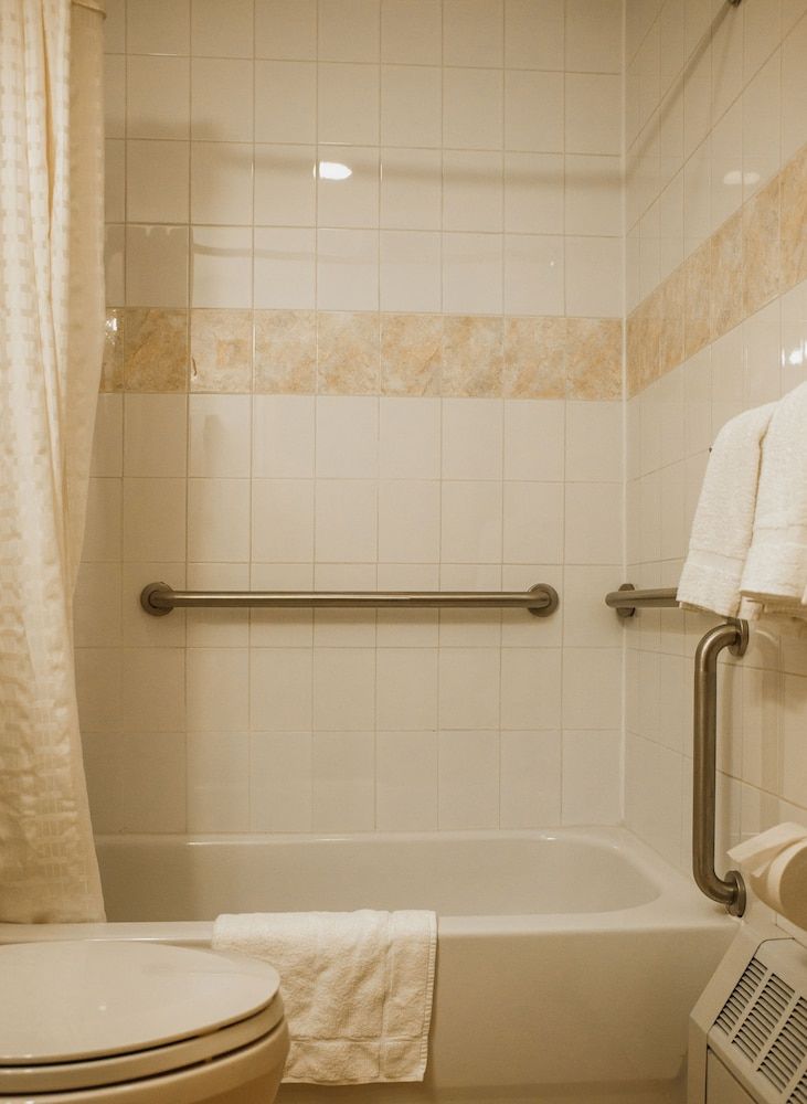 Econo Lodge Times Square Double Room, Accessible, Non Smoking 9