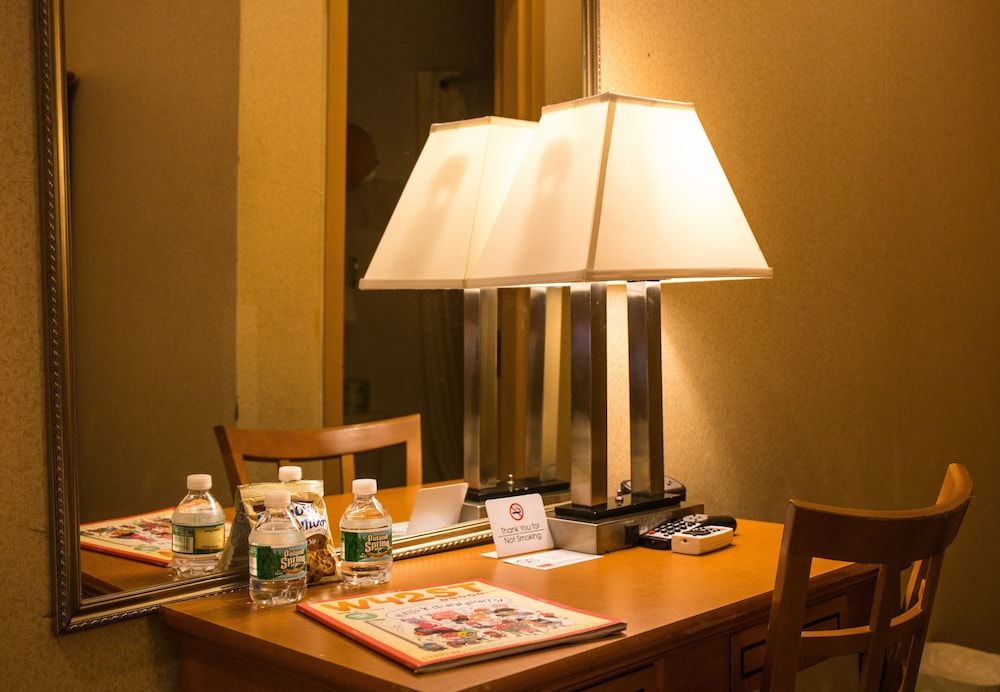 Econo Lodge Times Square Standard Room, 1 Double Bed, Non Smoking 10