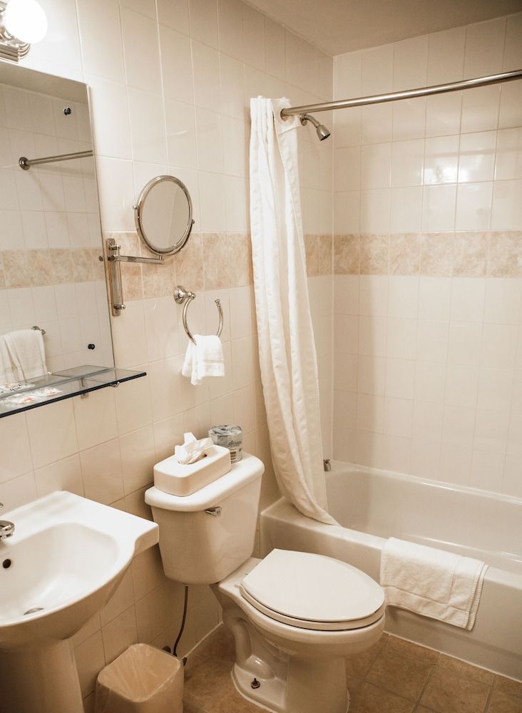 Econo Lodge Times Square Deluxe Room, 2 Double Beds, Non Smoking 10