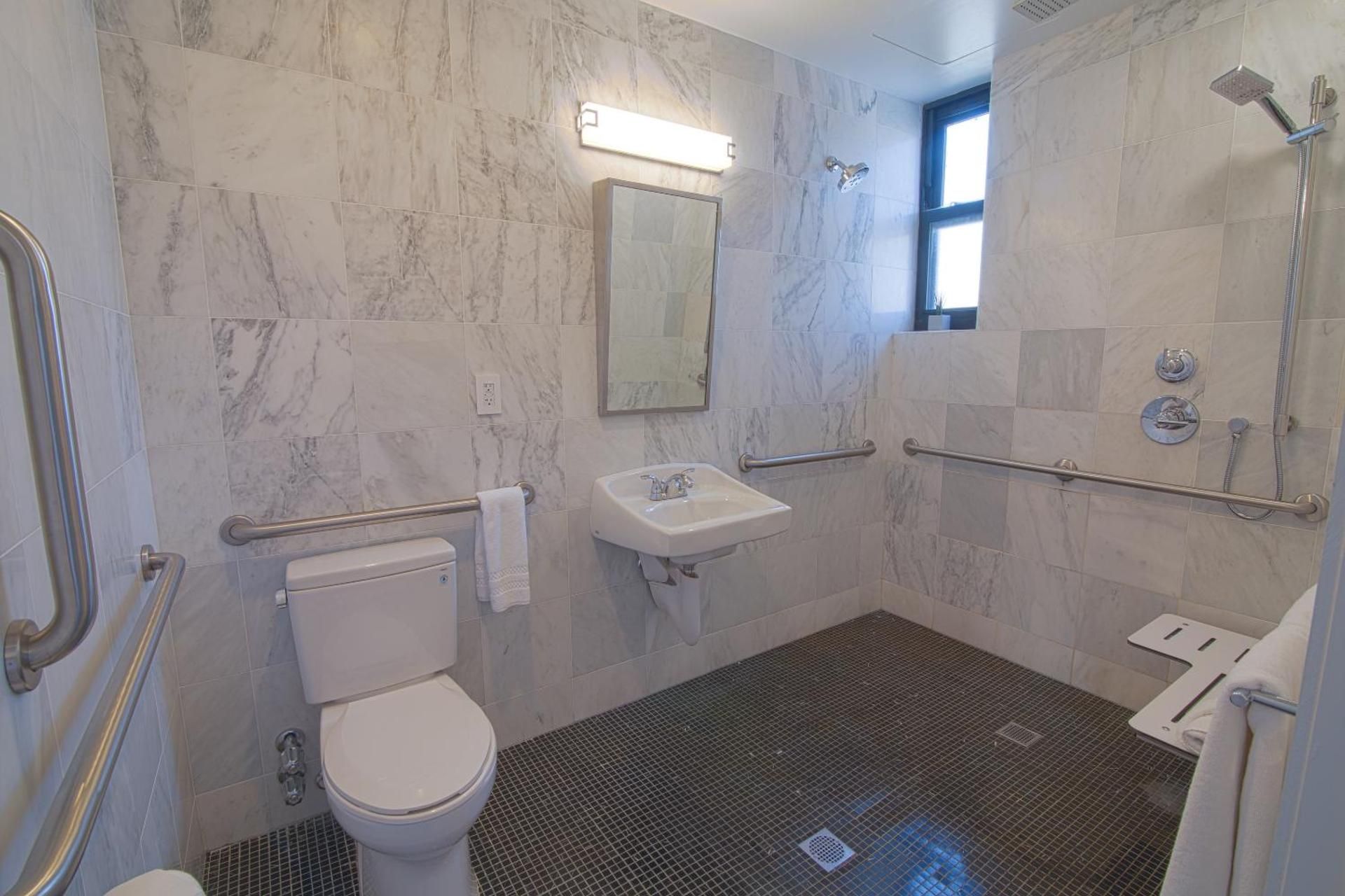 Deluxe 1 Queen Bed Accessible