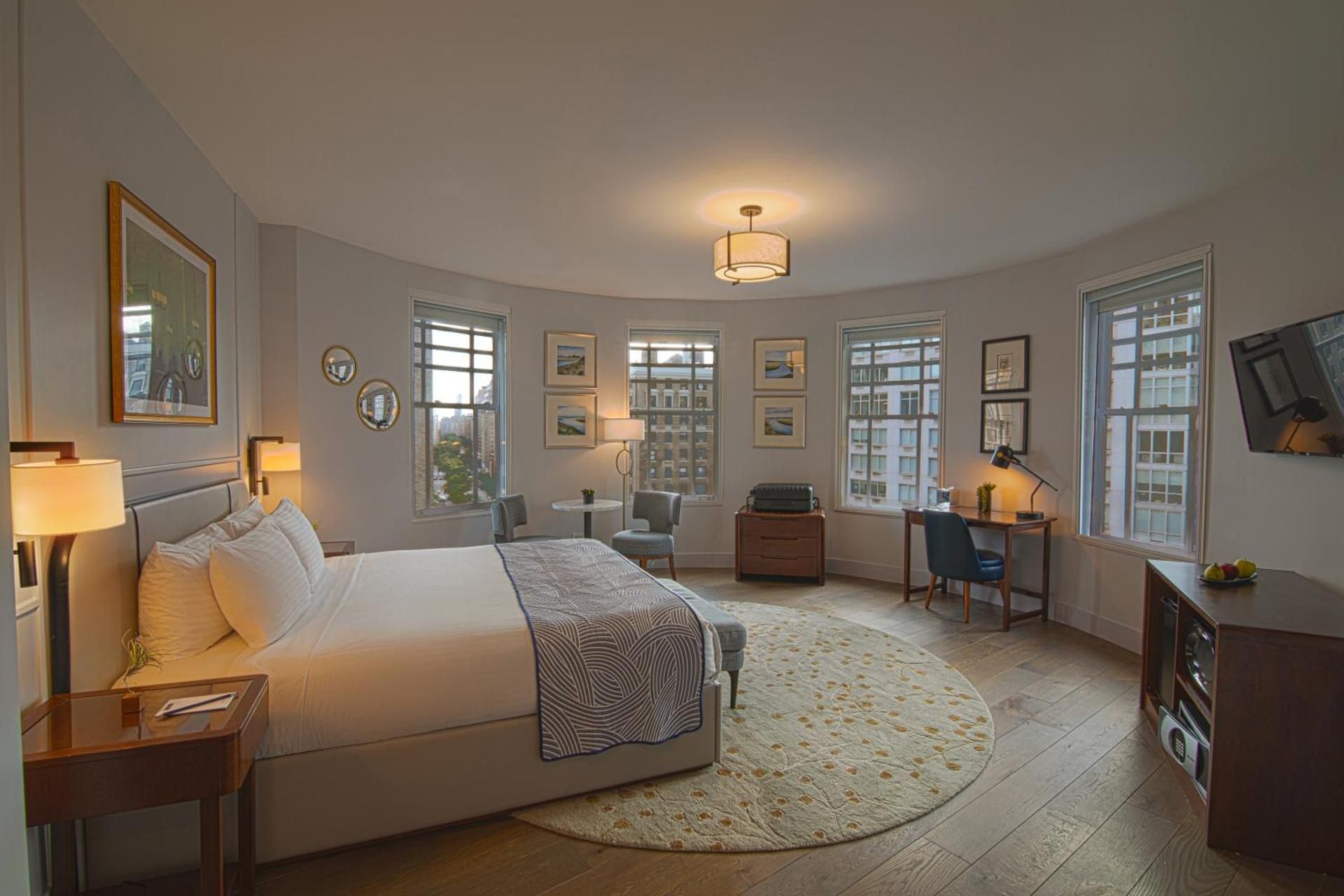 Broadway View 1 King Bed