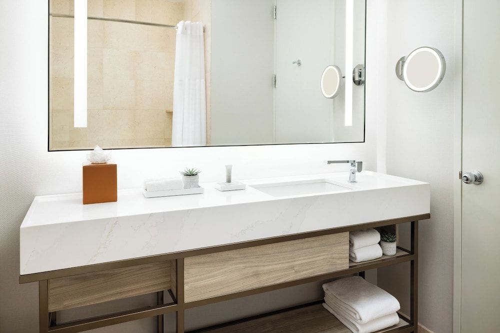 M Social Hotel New York Downtown Deluxe King - City View 9