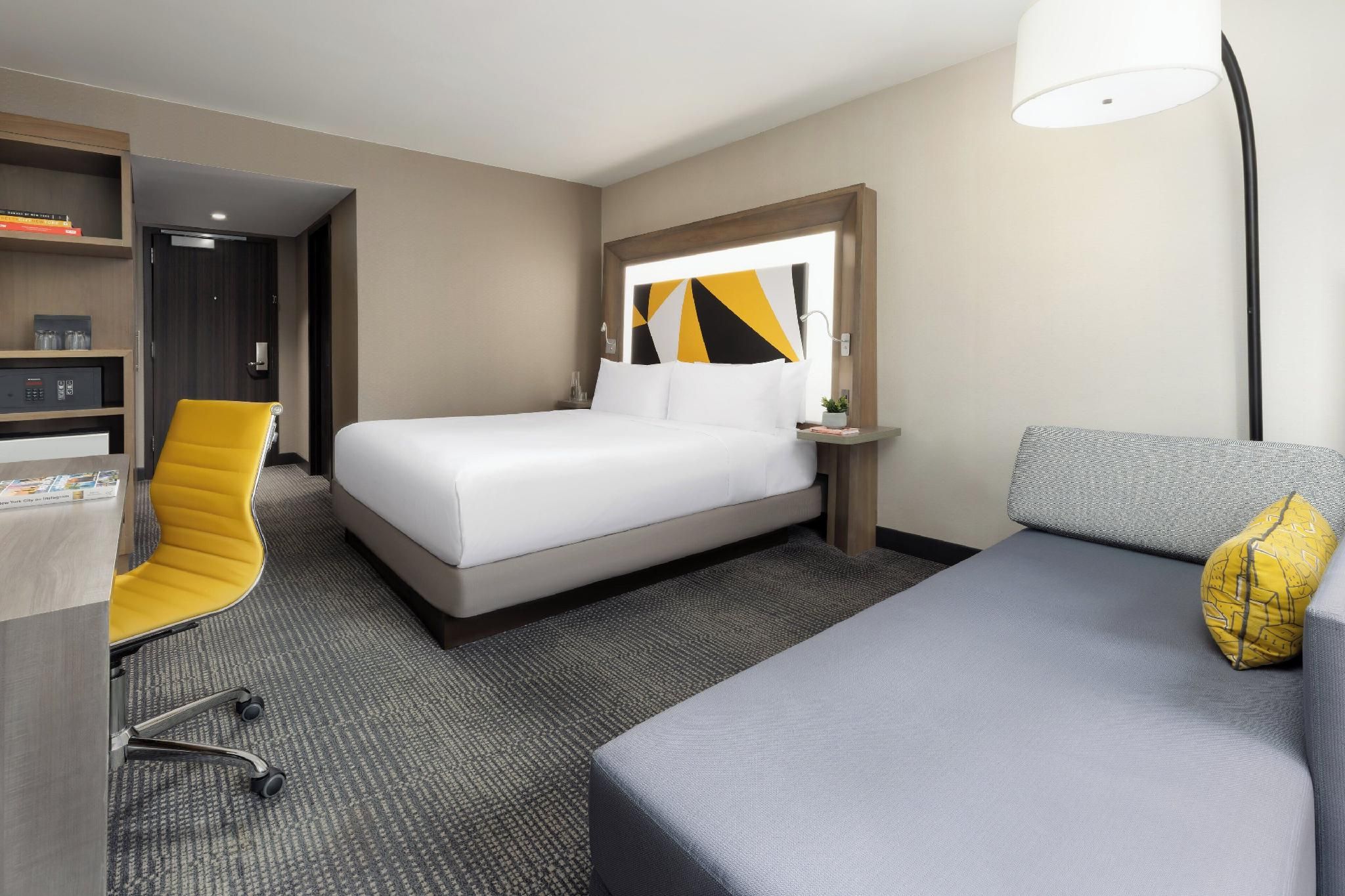 Social City View King Room